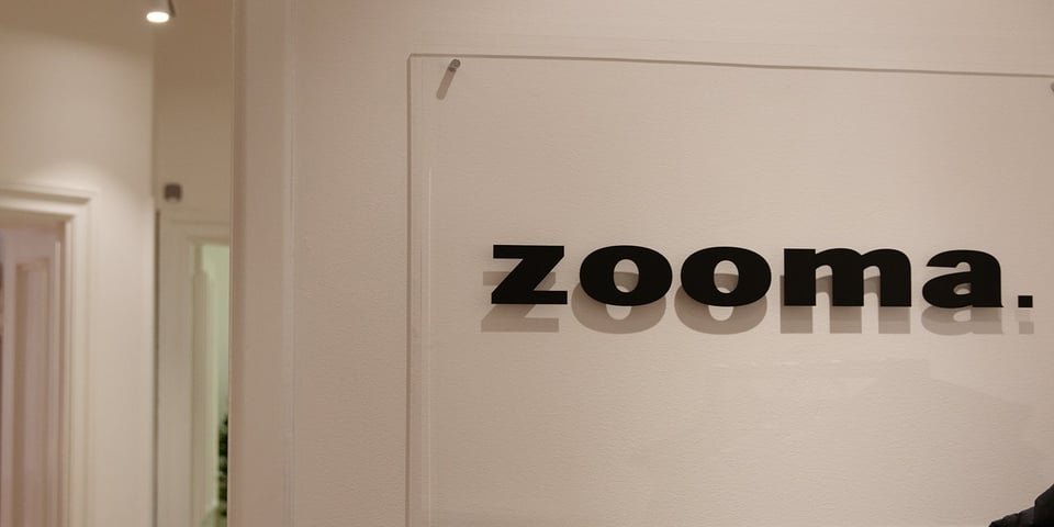 contact-zooma