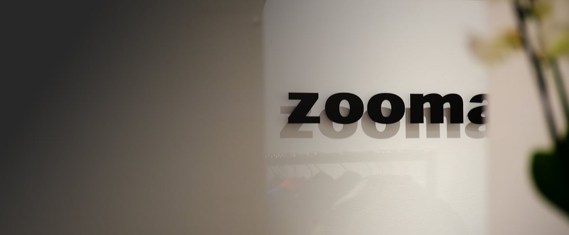 hero-zooma-sign